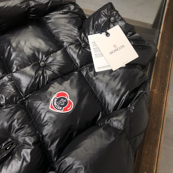 ハイクオリティダウンジャケット側面デザイン